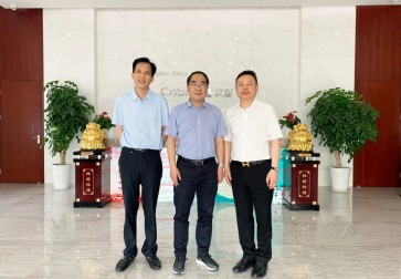新疆巩留县委副书记、张家港市委常委陆德峰一行莅临指导中天科堡